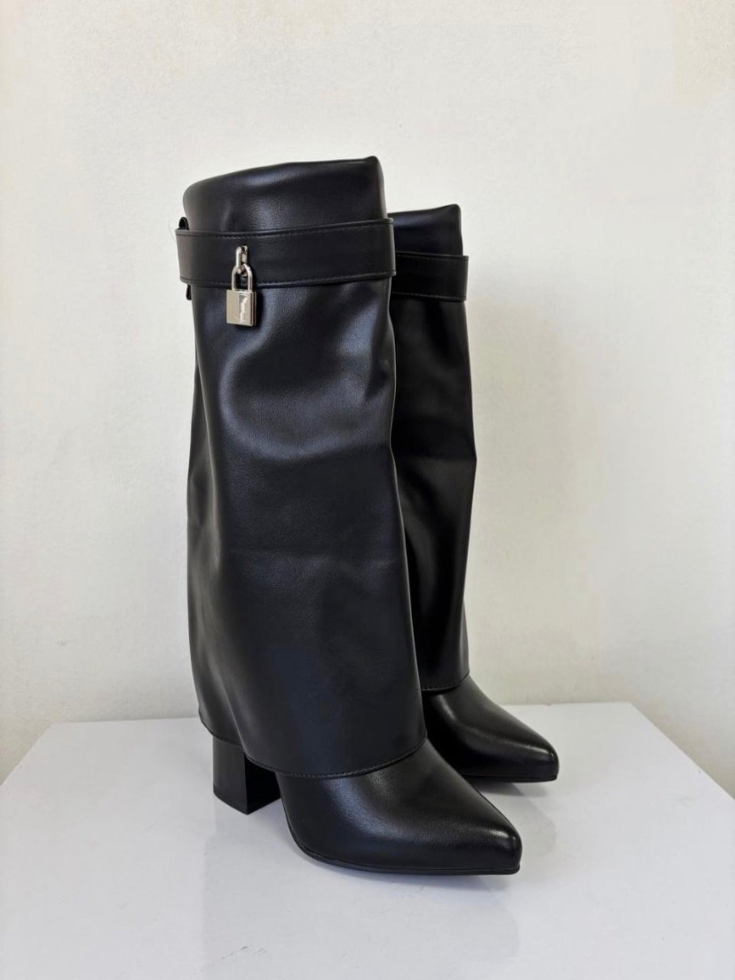 Give Boots Mini