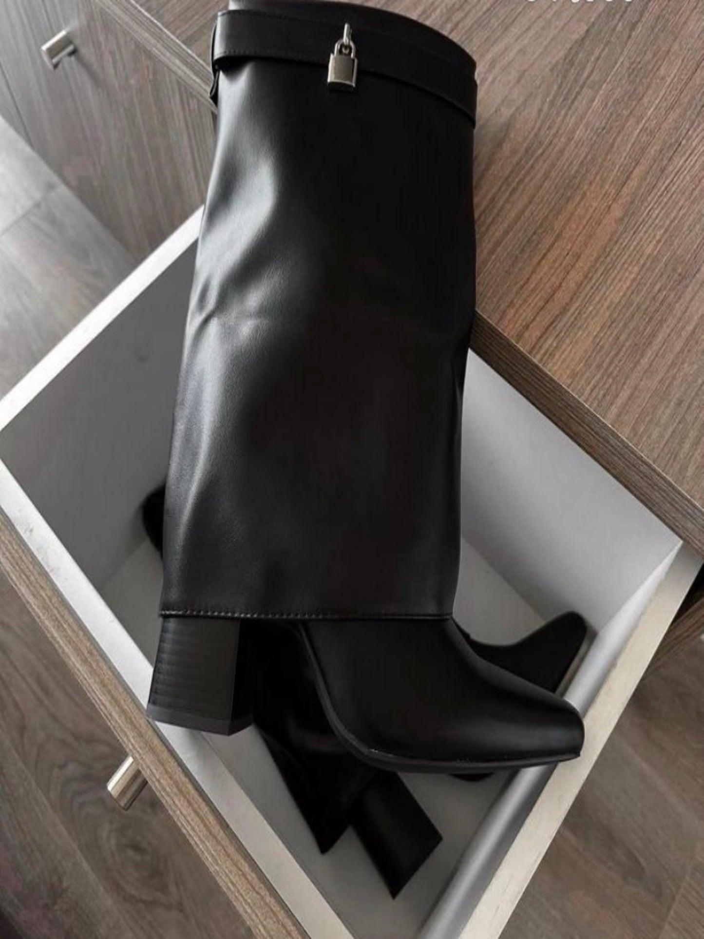 Give Boots Mini
